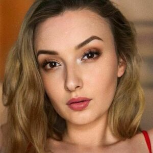 charlottebelle (@charlottebelle) profile picture