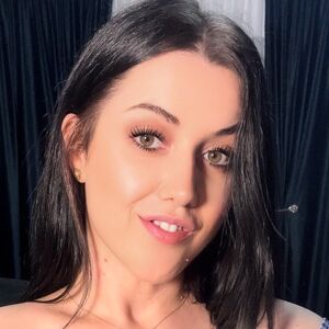 Cleo Miller (@cleo-miller) profile picture