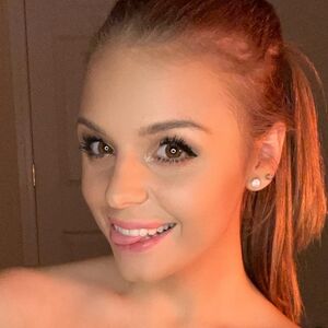 Dani Briston (@dani-briston) profile picture