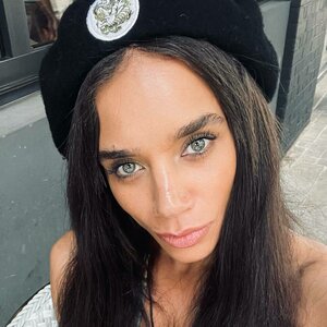 Hannah John-Kamen (@hannah-john-kamen) profile picture