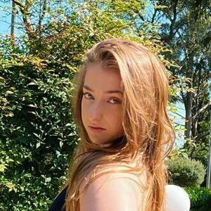 Isobel Hall (@isobel-hall) profile picture