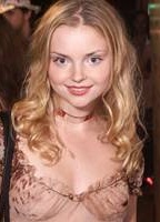 Izabella Miko (@izabella-miko) profile picture