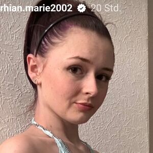 Rhian Marie (@rhian-marie) profile picture