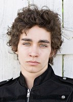 Robert Sheehan (@robert-sheehan) profile picture