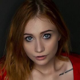 Scarlet Skies (@scarlet_skies) profile picture