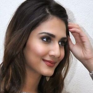 Vaani Kapoor (@vaani-kapoor) profile picture