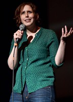 Vanessa Bayer (@vanessa-bayer) profile picture